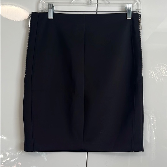 DYNAMITE Black Mini Skirt Side Zippers Stretch, Size M - Picture 4 of 7